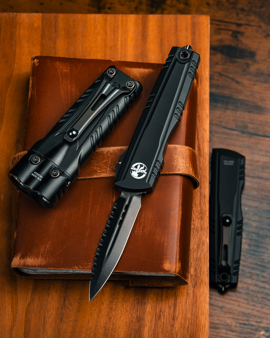 Microtech® / Surefire® Luminary D/E - Stiletto Pro II Collaboration Zero Blade Play DLC Stonewash Full Serrated (1270-3DLCT SET)