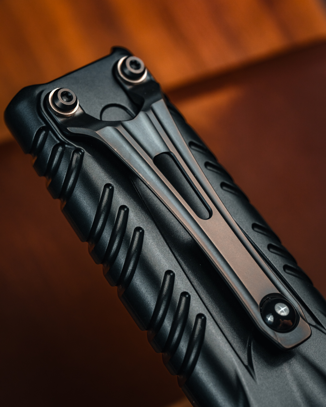 Microtech® / Surefire® Luminary D/E - Stiletto Pro II Collaboration Zero Blade Play DLC Stonewash Full Serrated (1270-3DLCT SET)
